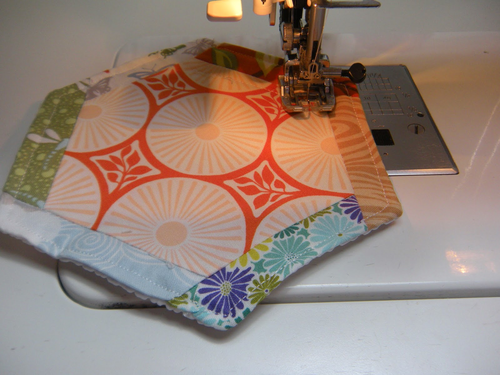 Life in the Scrapatch Twist & Turn Hexie Jar Opener Tutorial