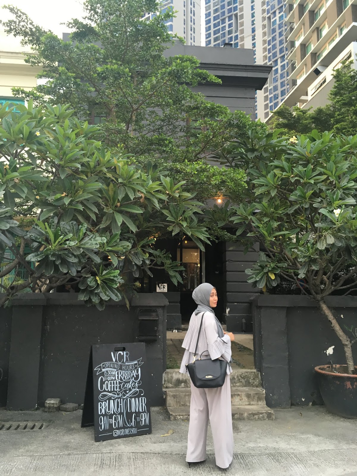 A W E K R E T R O . M Y EAT; VCR Cafe Hipster Bukit Bintang