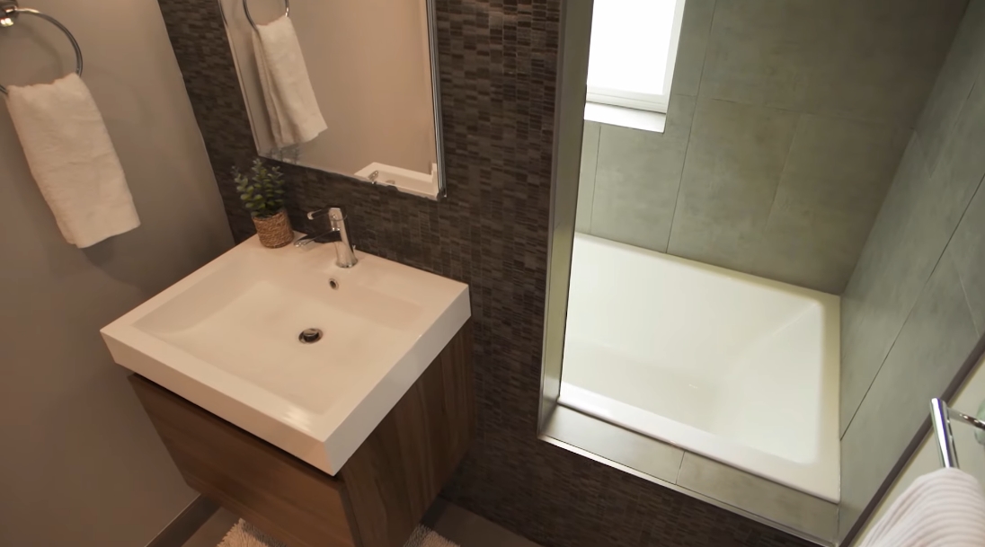 22 Interior Design Photos vs. 29 Springdale Blvd, Toronto Luxury Home Tour