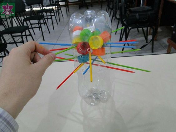 juguetes hechos con material reciclado