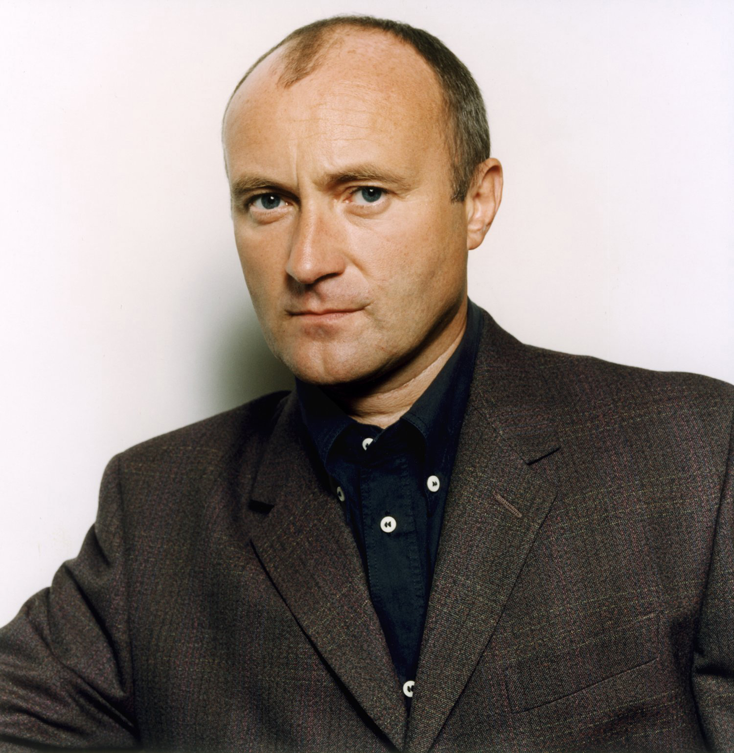 http://2.bp.blogspot.com/-Bki5bJwDa2o/TVOkdKOQEUI/AAAAAAAAEPI/yM-35vcN3-U/s1600/phil-collins2456.jpg