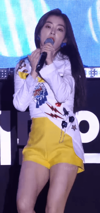 레드벨벳 아이린 노란 반바지