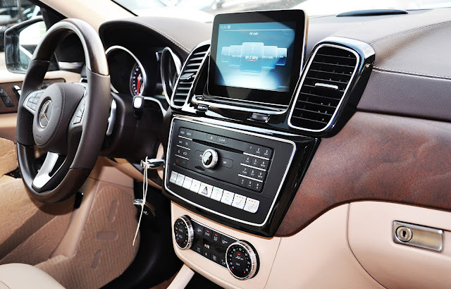 Màn hình Mercedes GLS 400 4MATIC Mercedes GLS 400 4MATIC sử dụng Màn hình màu TFT 8 inch