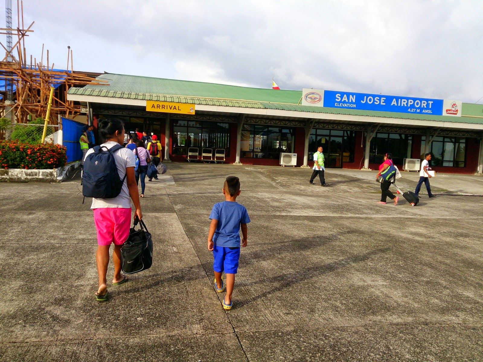 The plane flew earlier than its original schedule. After 40 minutes, we