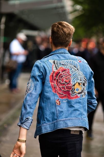 42 ideias para customizar aquela velha jaqueta jeans ..mais tutoriais