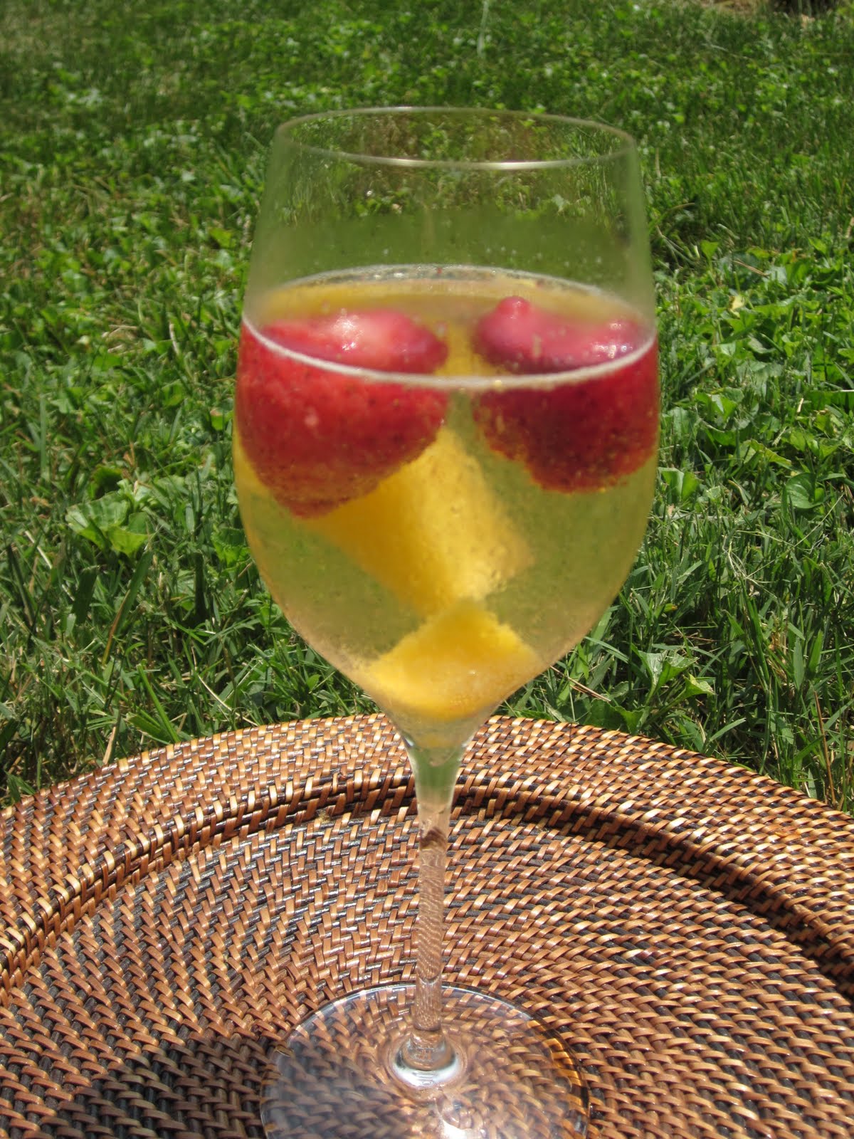 4 the love of feasting Happy Hour Friday Classic White Wine Spritzer