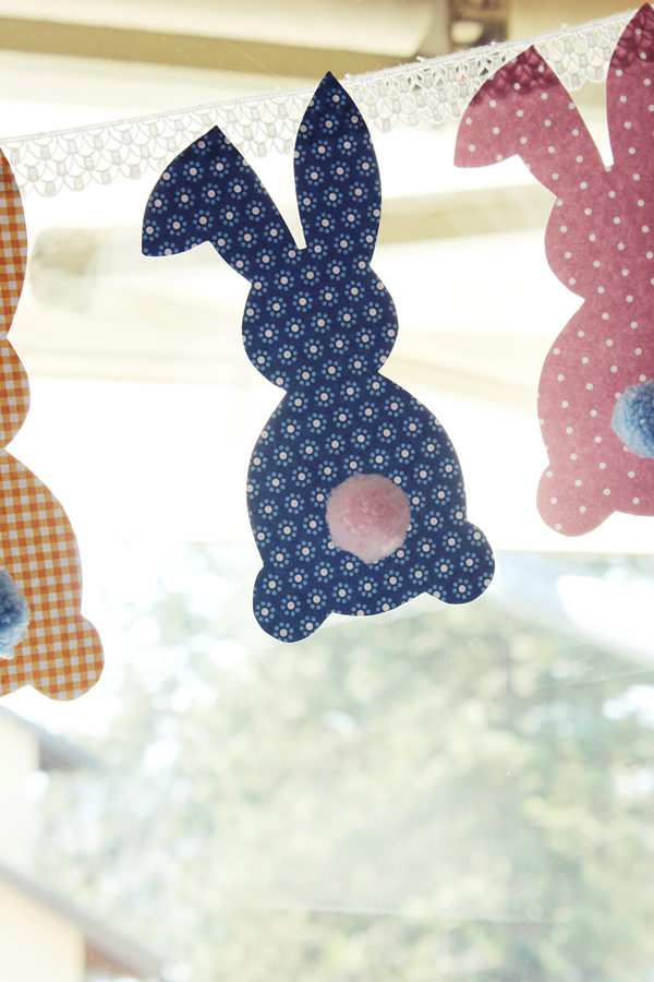s�Bastelkistle {DIY} Hasengirlande mit Woll PomPom für
