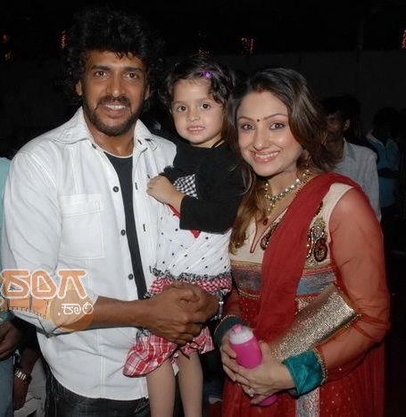 Kannada Actor Upendra with Wife Priyanka Upendra & Daughter Aishwarya | Kannada Actor Upendra Family Photos | Kannada Actor Upendra Real-Life Photos