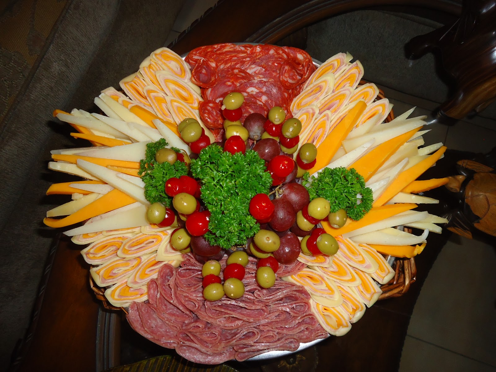 Delicatesse y Catering Suhay Menu