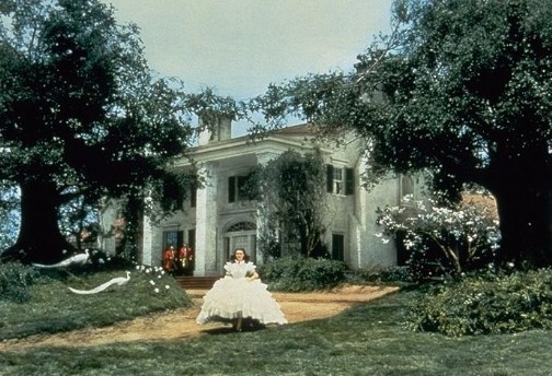 Vivien Leigh as Scarlet O'Hara running outside Tara in Gone with the Wind movieloversreviews.filminspector.com