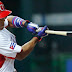 Slugger cubano llega a Estados Unidos para iniciar complejo viaje hacia Grandes Ligas.