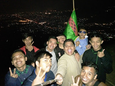 4%2BP Berwisata Malam di Paralayang Batu