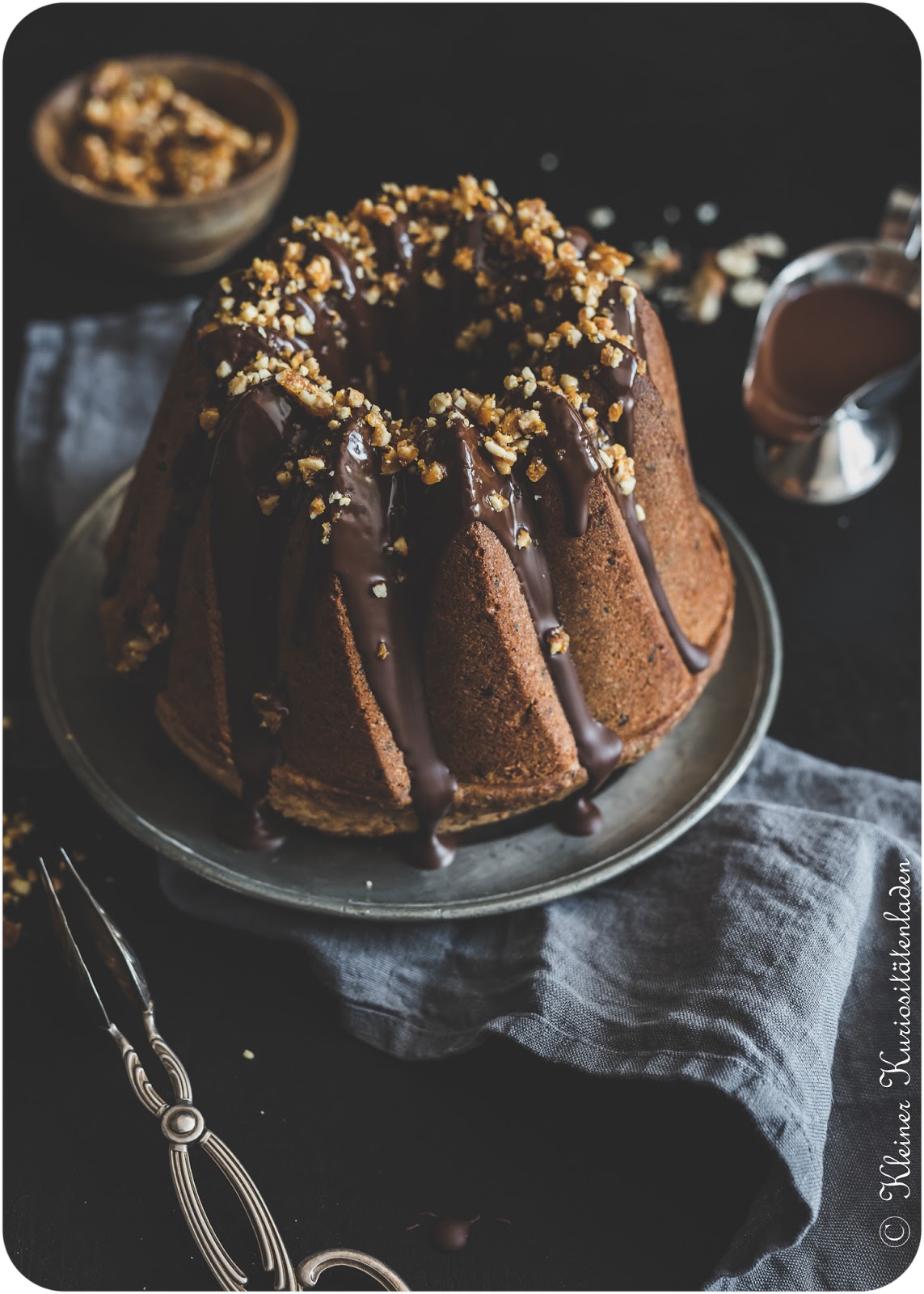 Schoko-Nusskuchen mit Haselnusskrokant