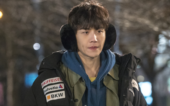 Kim Seon Ho's cute behavior for reminding fans to watch 'Laughter in