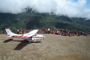 PESAWAT MAF YANG PARKER DI LAPANGAN PAMEK