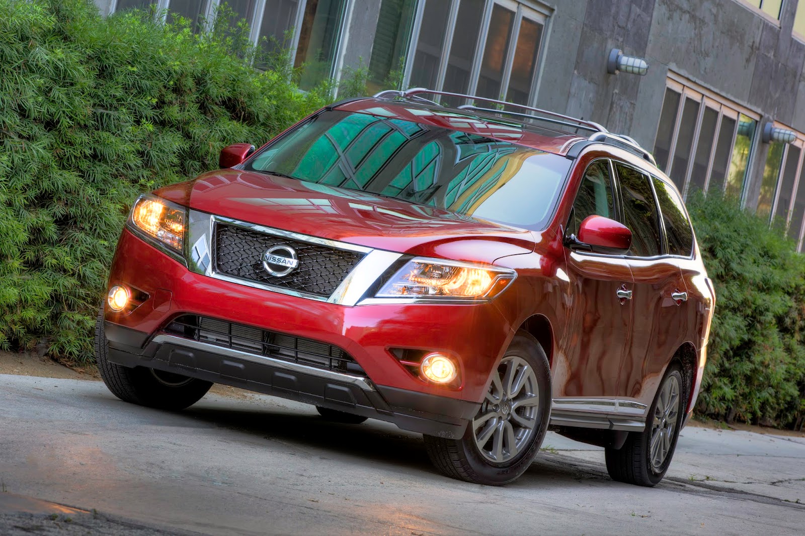 Why The 2014 Nissan Pathfinder Could Give Toyota Trouble