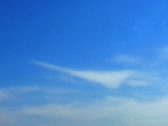 Cloud shaped like Concorde