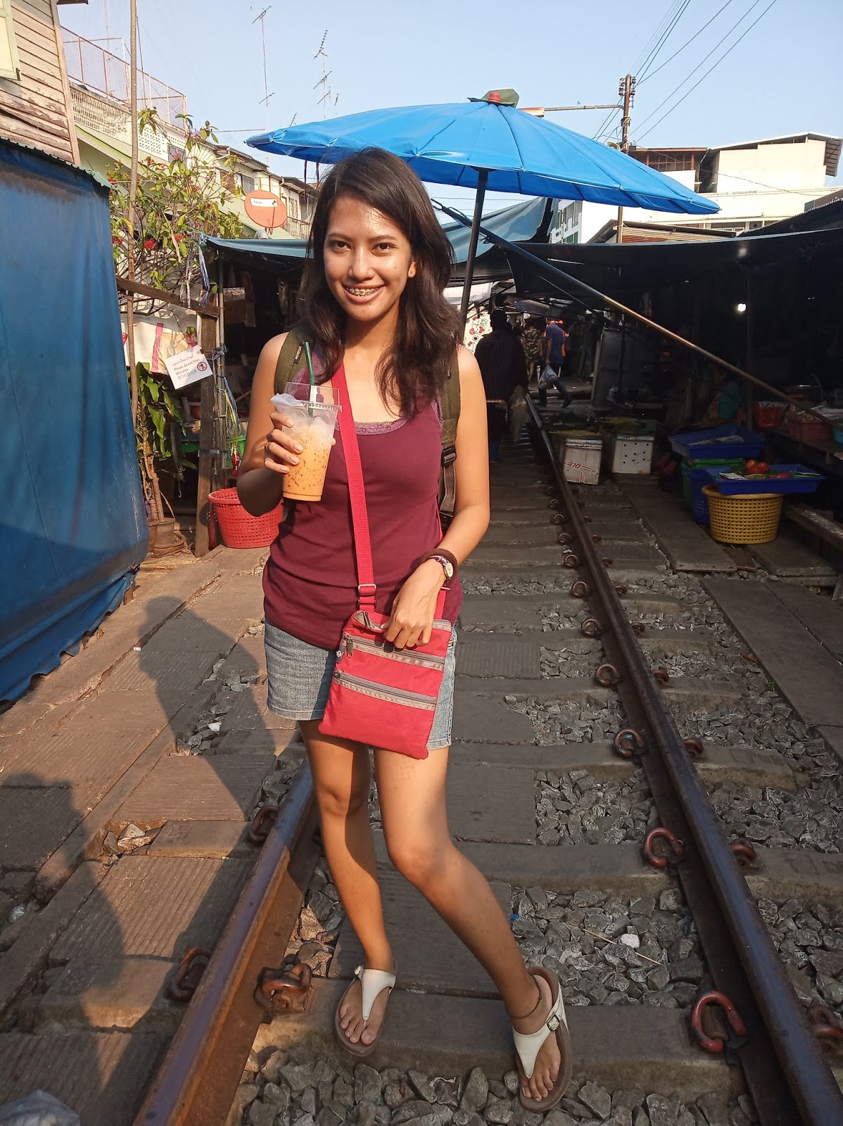 Visiting Maeklong Railway Market, Thailand | Ummi Goes Where?