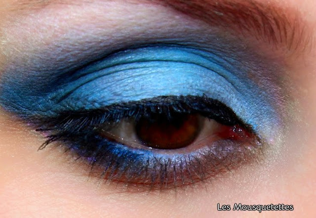 Makeup bleu - Les Mousquetettes©