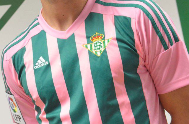 レアル・ベティス 2015-16 ユニフォーム-ピンクと緑ストライプ