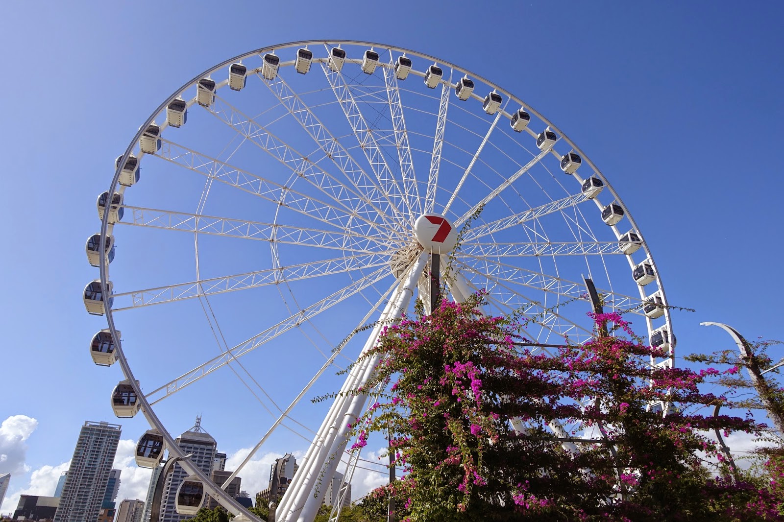 [Free photo] Ferris wheel, Brisbane, yellow car, lake, building, The