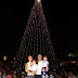 Enciende el alcalde mega-árbol navideño en Juan Pablo II
