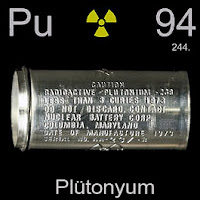 Plütonyum elementi üzerinde plütonyumun simgesi, atom numarası ve atom ağırlığı.