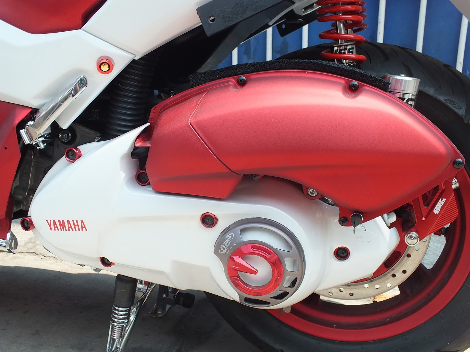 ngecat motor yamaha nmax custom paint putih mutiara ngecat motor yamaha nmax custom paint putih mutiara