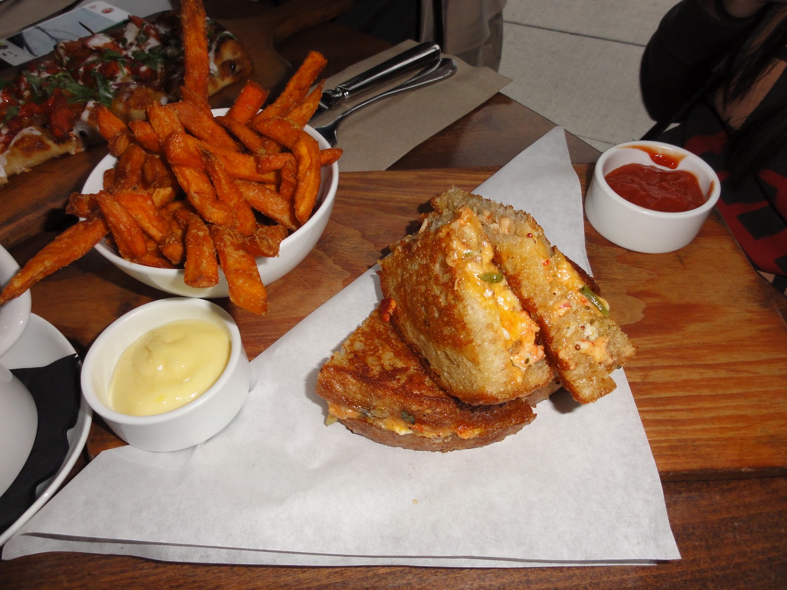 Gracie's blog Joey Restaurant (JOEY DON MILLS) review