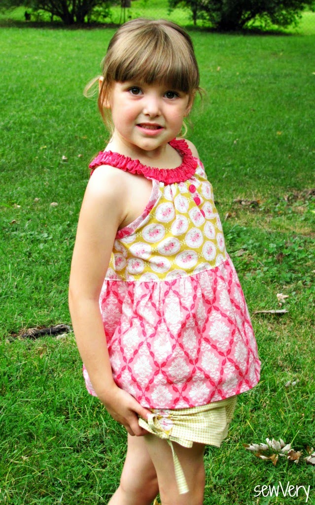 sewVery: Darling Daisy Top and Ruched Edge Shorts + Giveaway
