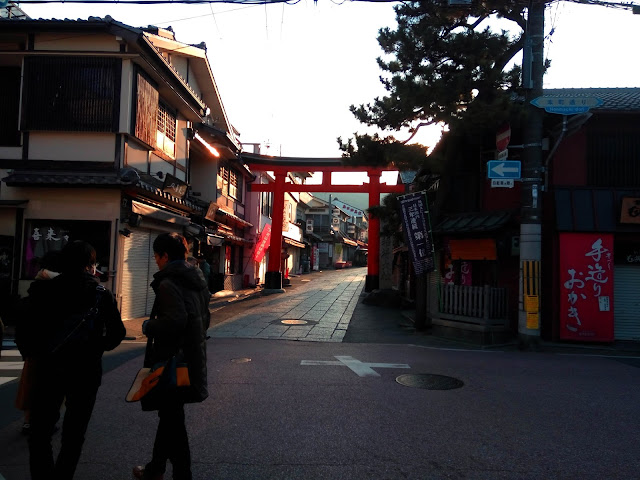 backpacking, flashpacking, backpacking murah, jalan-jalan, travelling, kyoto, fushimi inari taisha, inariyama, tori, senbon torii