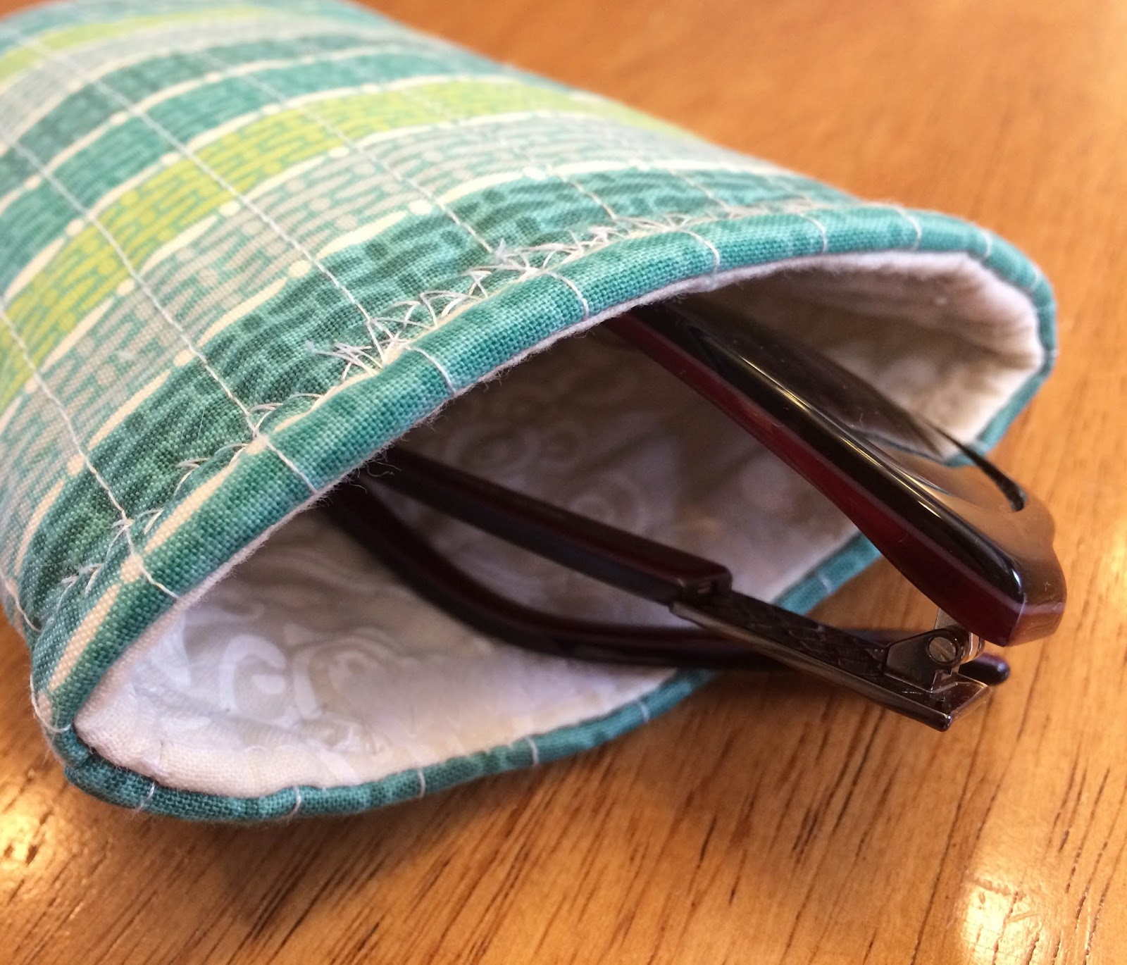 Fluffy Puppy Quilt Works: Quilted Sunglasses Pouch