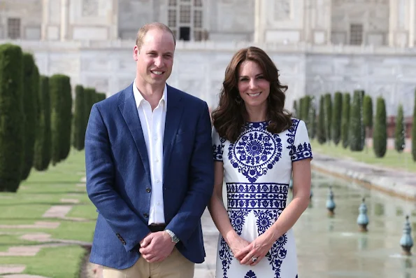 Kate Middleton and Prince William visit Taj Mahal