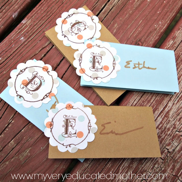 11 Thanksgiving Table Decor Ideas featuring Thanksgiving Place Cards from MVEMother