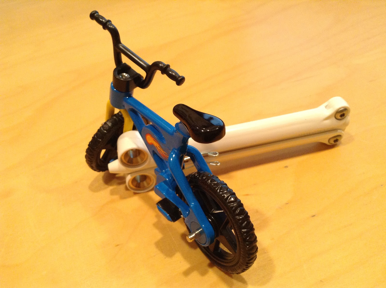 JULIAN'S HOT WHEELS BLOG BMX Bike (2000 McDonald's Happy Meal Toy 10)