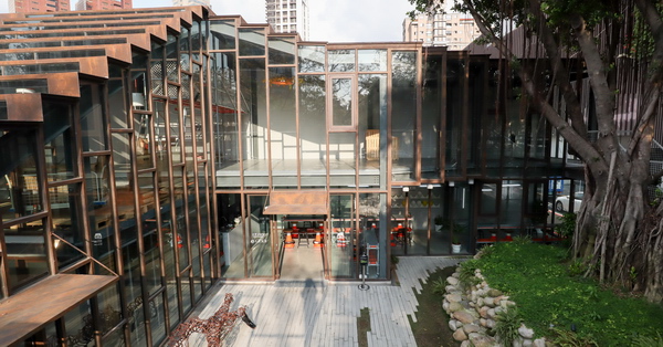 台中西區工家美術館結合工地文化和藝術展覽，還能享用工家便當