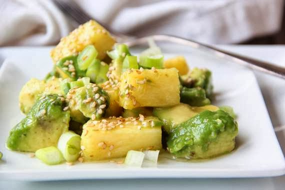 Avocadosalat mit gebratener Ananas - Kirschbiene kocht