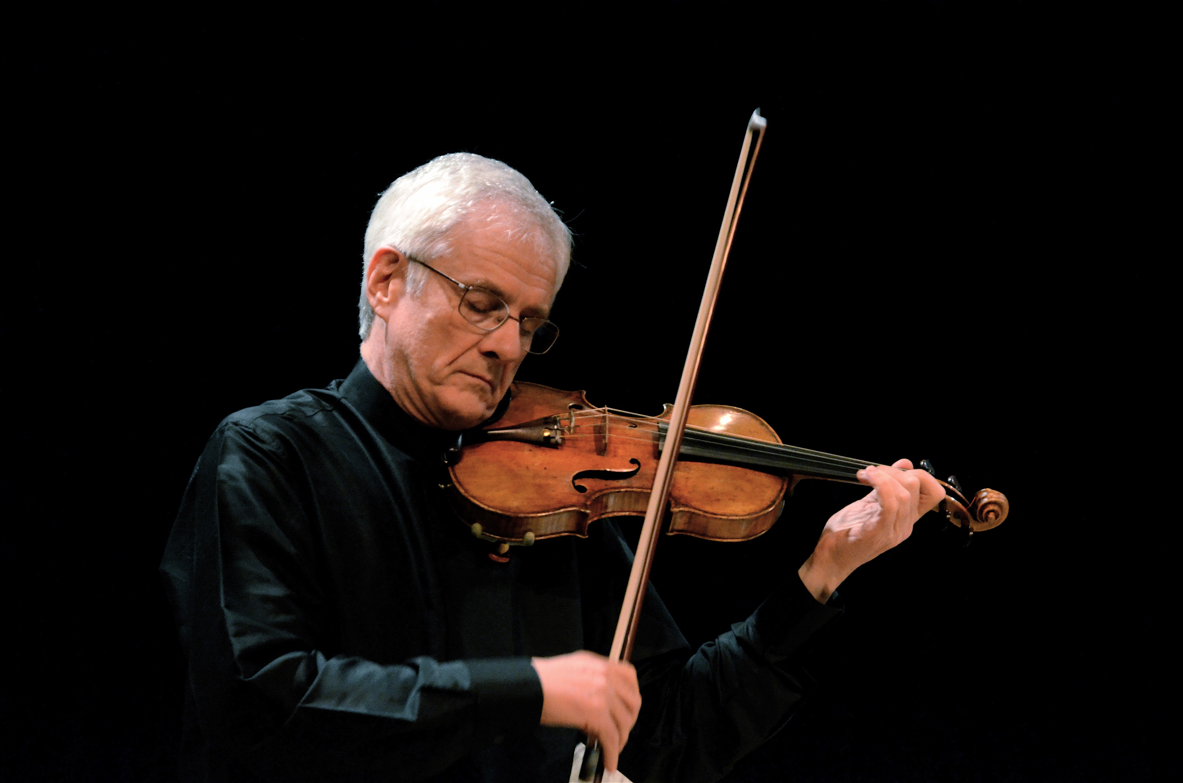 скрипач. ицхак перельман скрипач фото. джошуа белл-скрипка-. андрес карденес. джошуа белл фото.