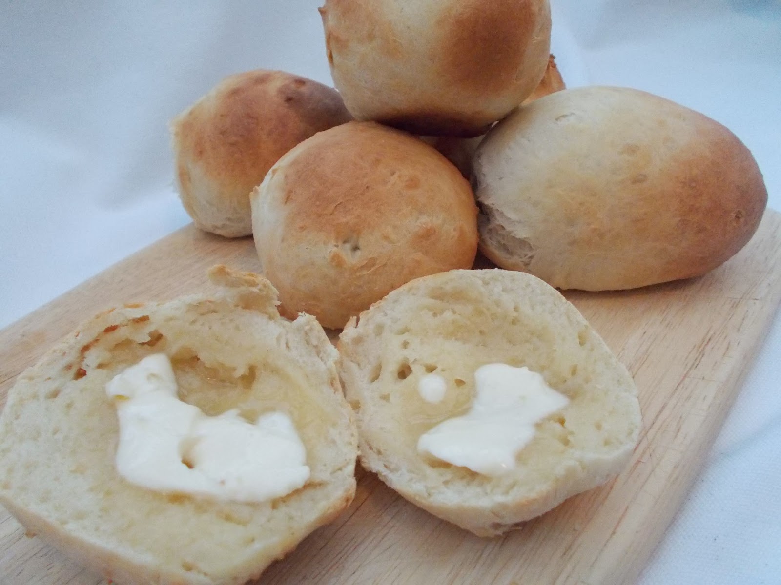 Marie's Bakehouse: How to make yummy bread rolls, using a bread machine