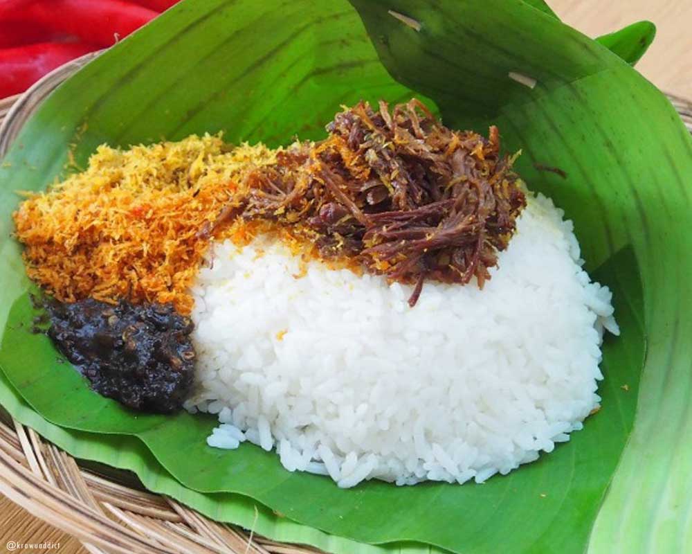 Nasi krawu merupakan makanan khas kota gresik yang terbuat dari