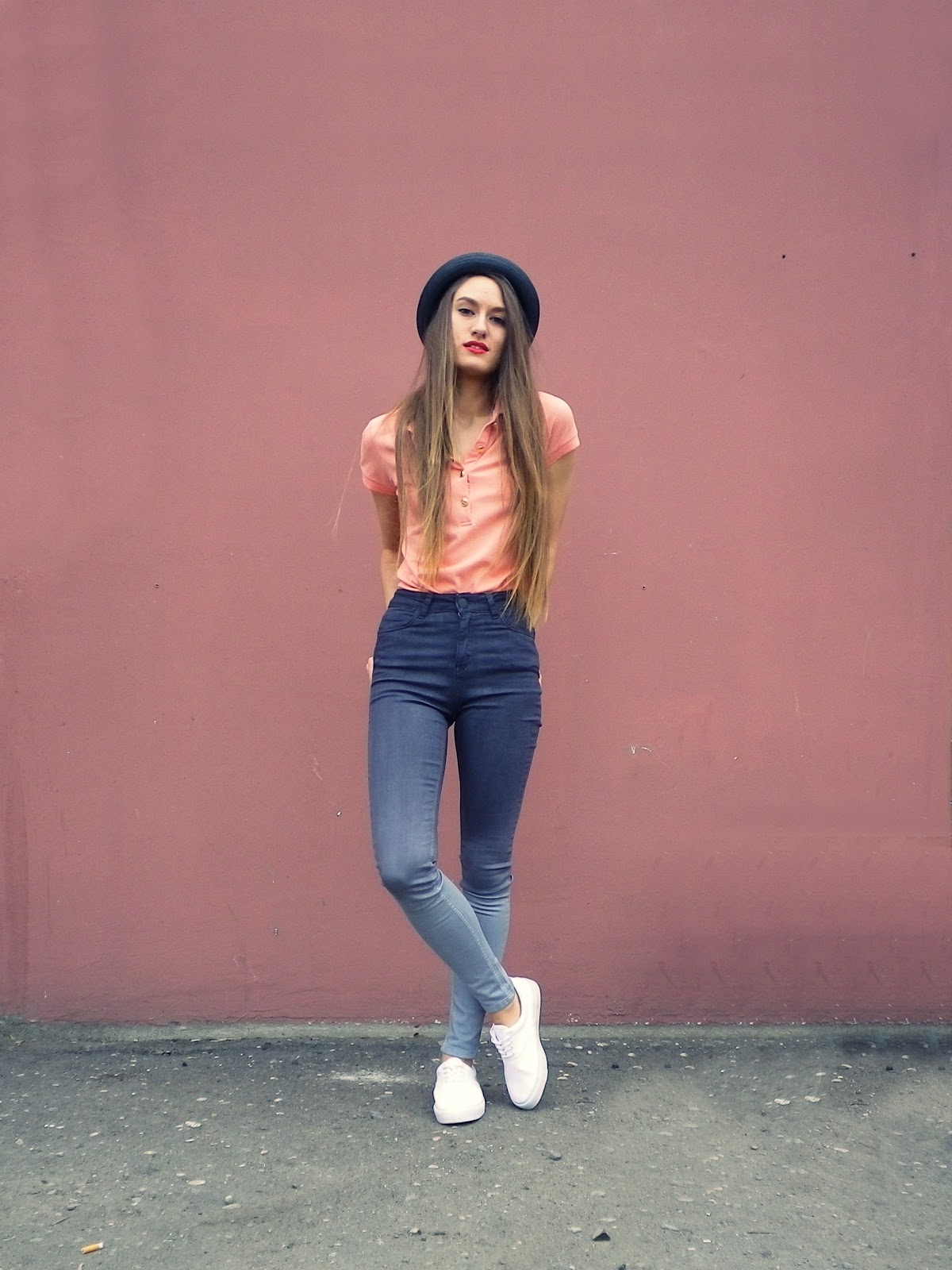 Девушка в полный рост