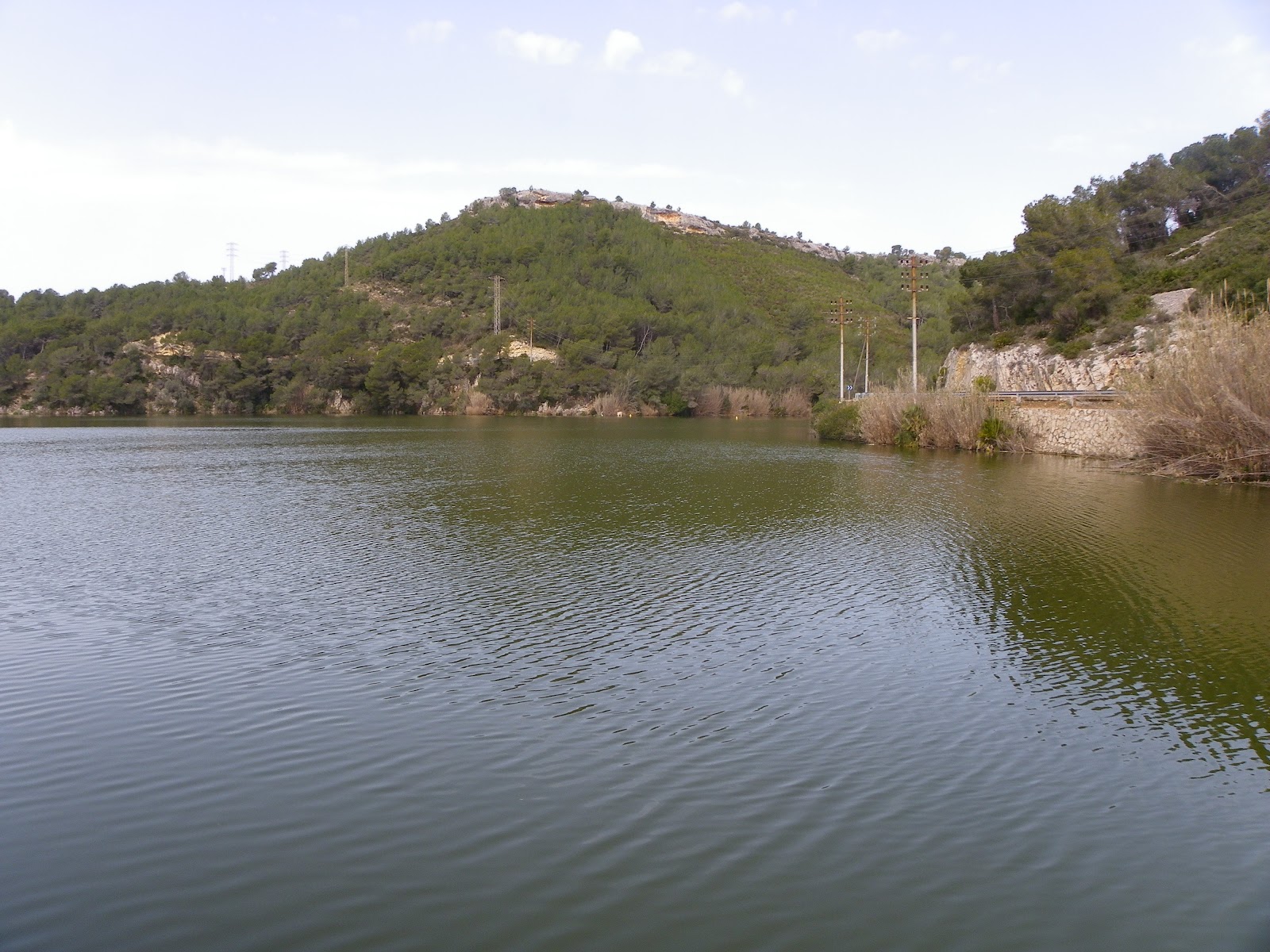 Presas y embalses Embalse del Foix desembalsando