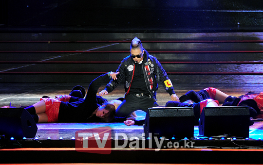 http://2.bp.blogspot.com/-Bvz6H_xXML8/TspmtWy0CDI/AAAAAAAAMFY/jBnwfTWt0sw/s1600/TAEYANG_011.jpg