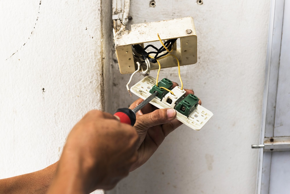 Aussie's Hub How to Do Simple Electrical Repairs At Home?