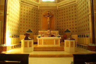 Presbiterio spazio riservato ai sacerdoti,preti, vescovi per le liturgie religiose