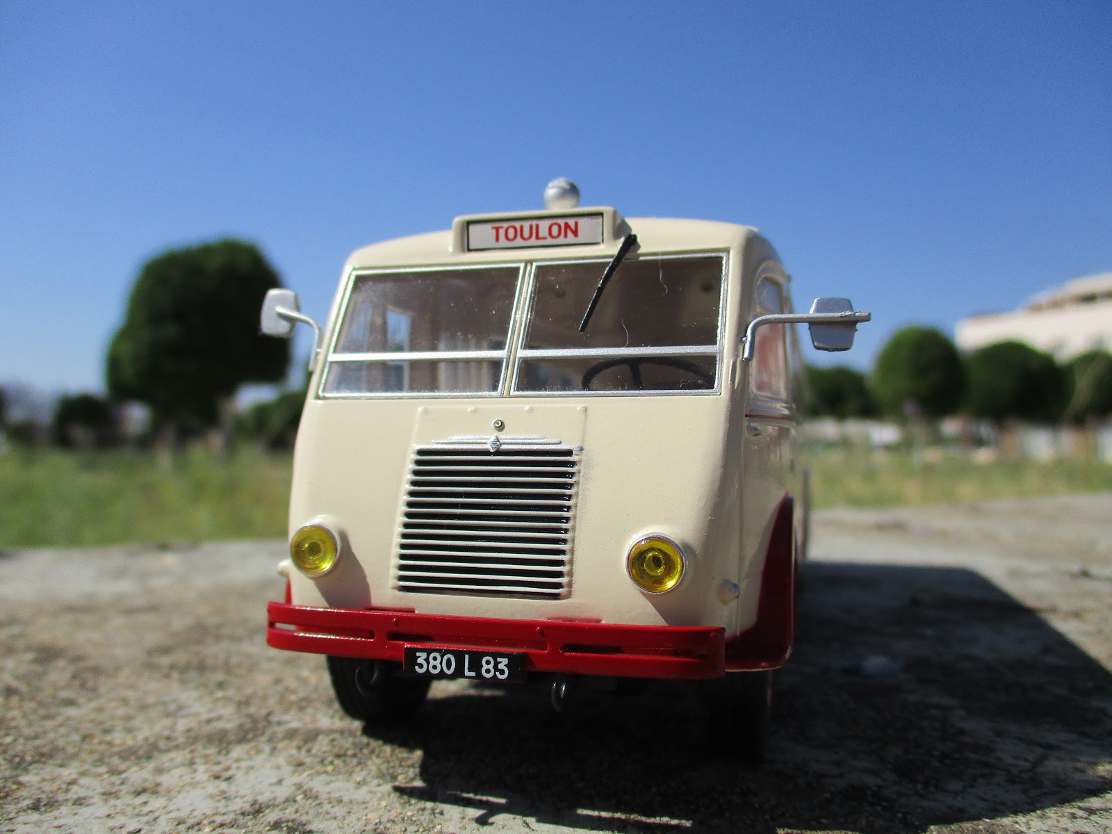 El Garaje Algabeño Renault 215D de IXO/Hachette