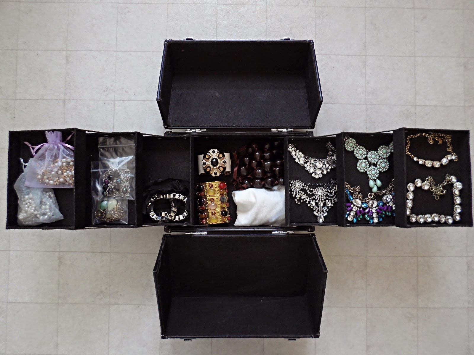 CAROUSEL SiX How To Store Large Pieces Of Jewelry