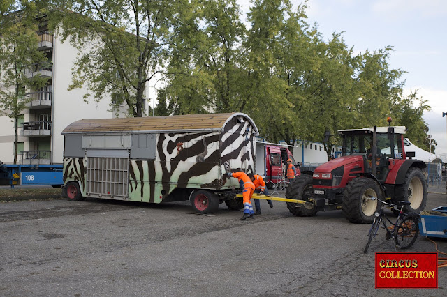 la roulotte caisse et entrée du zoo est mise en place 