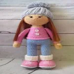 http://www.crochetyamigurumis.com/muneca-crochet-molly/
