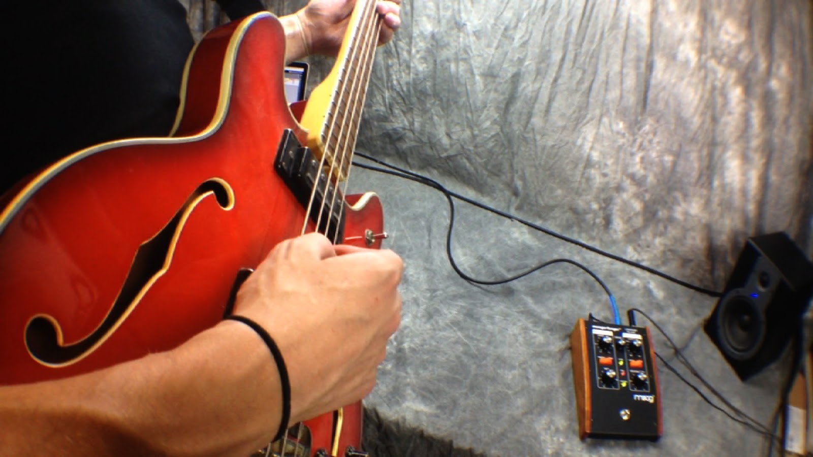 MIDIVERSE TV Moog Moogerfooger MF101 Lowpass Filter Pedal Synth